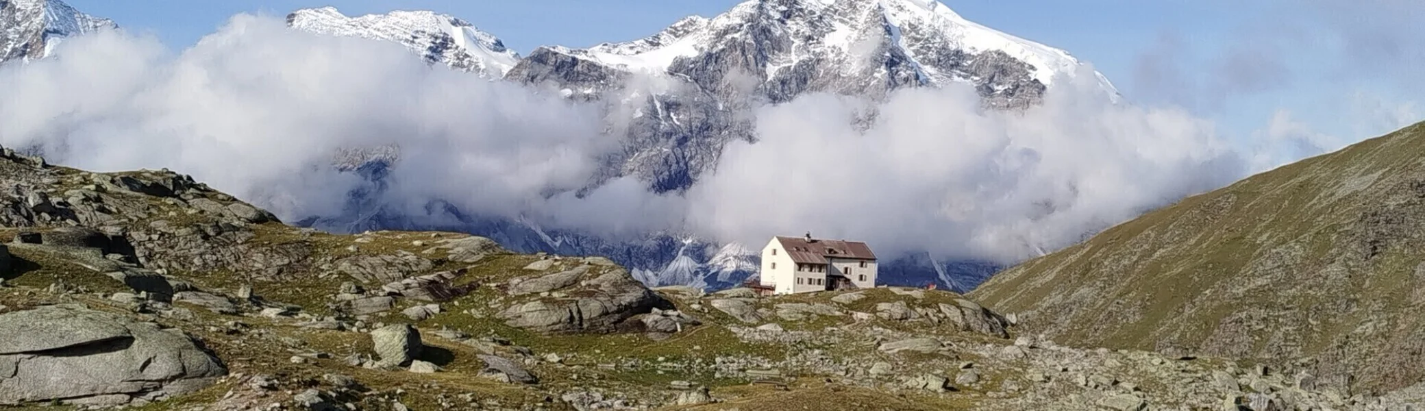 Düsseldorfer Hütte vor Ortler, Zebru und Königspitze | © C. Honert