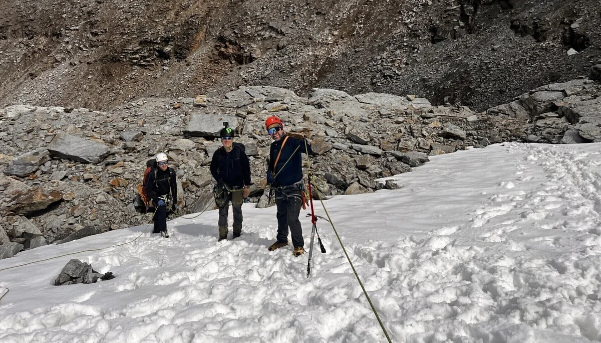 Erster Gipfel: Hinteres Schöneck mit allen 13 Teilnehmern  | © C. Honert