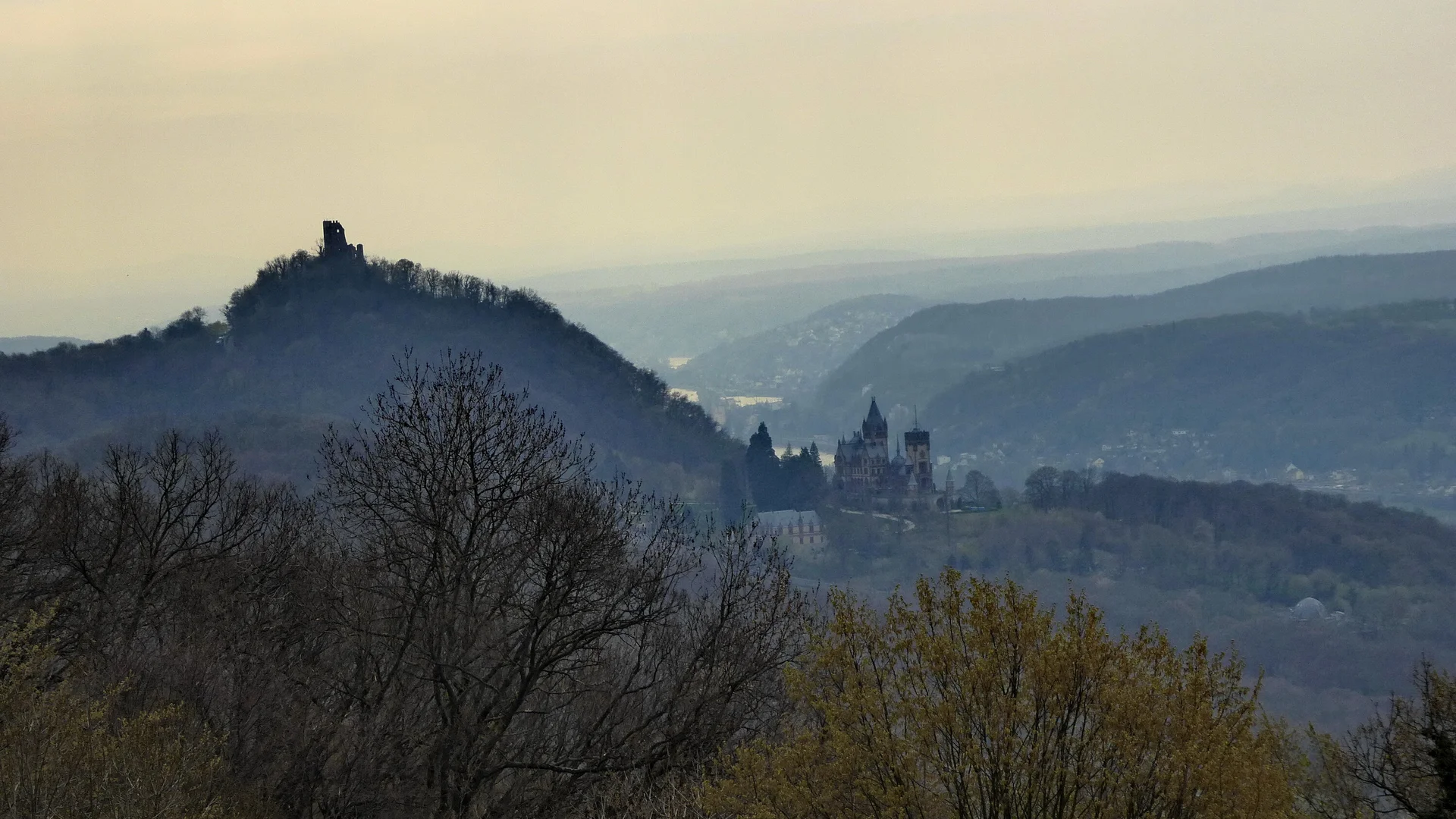 Drachenfels + Drachenburg-Siebengebirge-Rheinsteig | © Uwe Drath