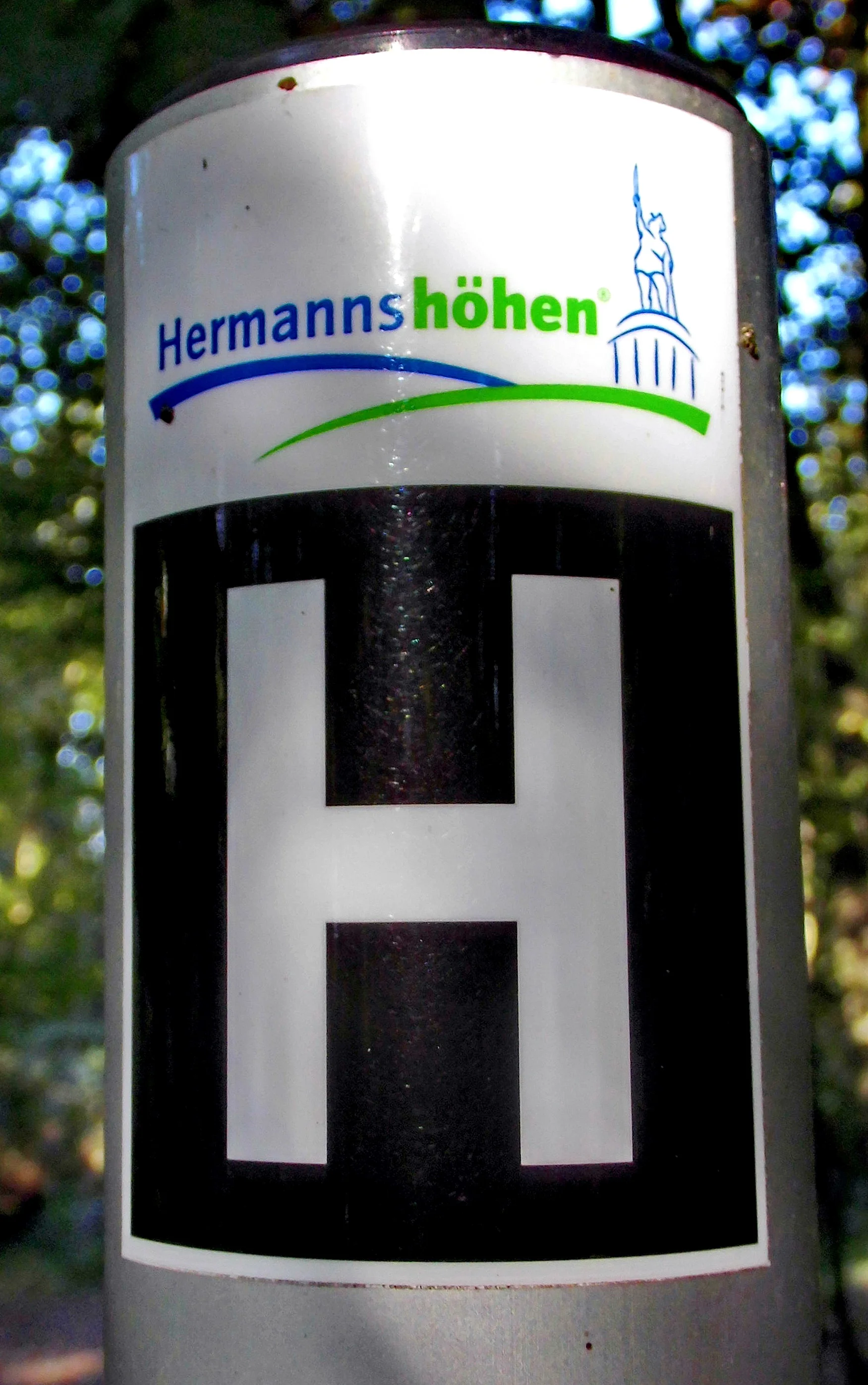 Hermannsweg, Wanderzeichen | © Uwe Drath