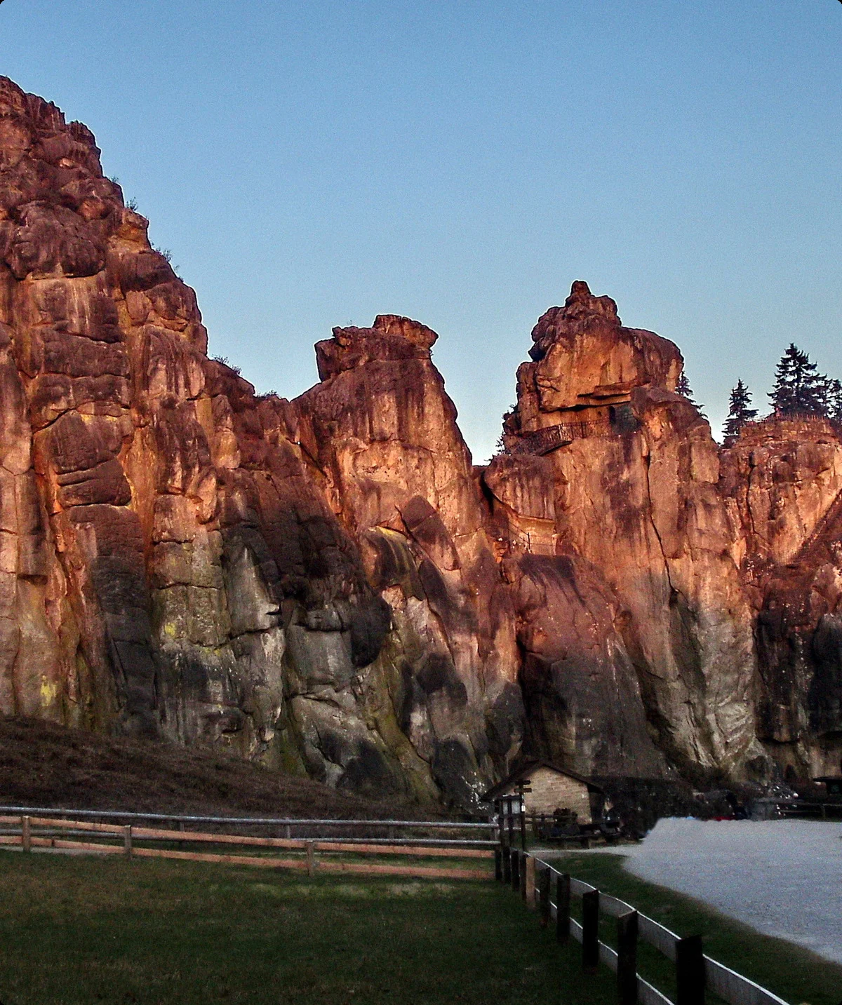 Externsteine, Sonnenaufgang, Hermannsweg | © Uwe Drath