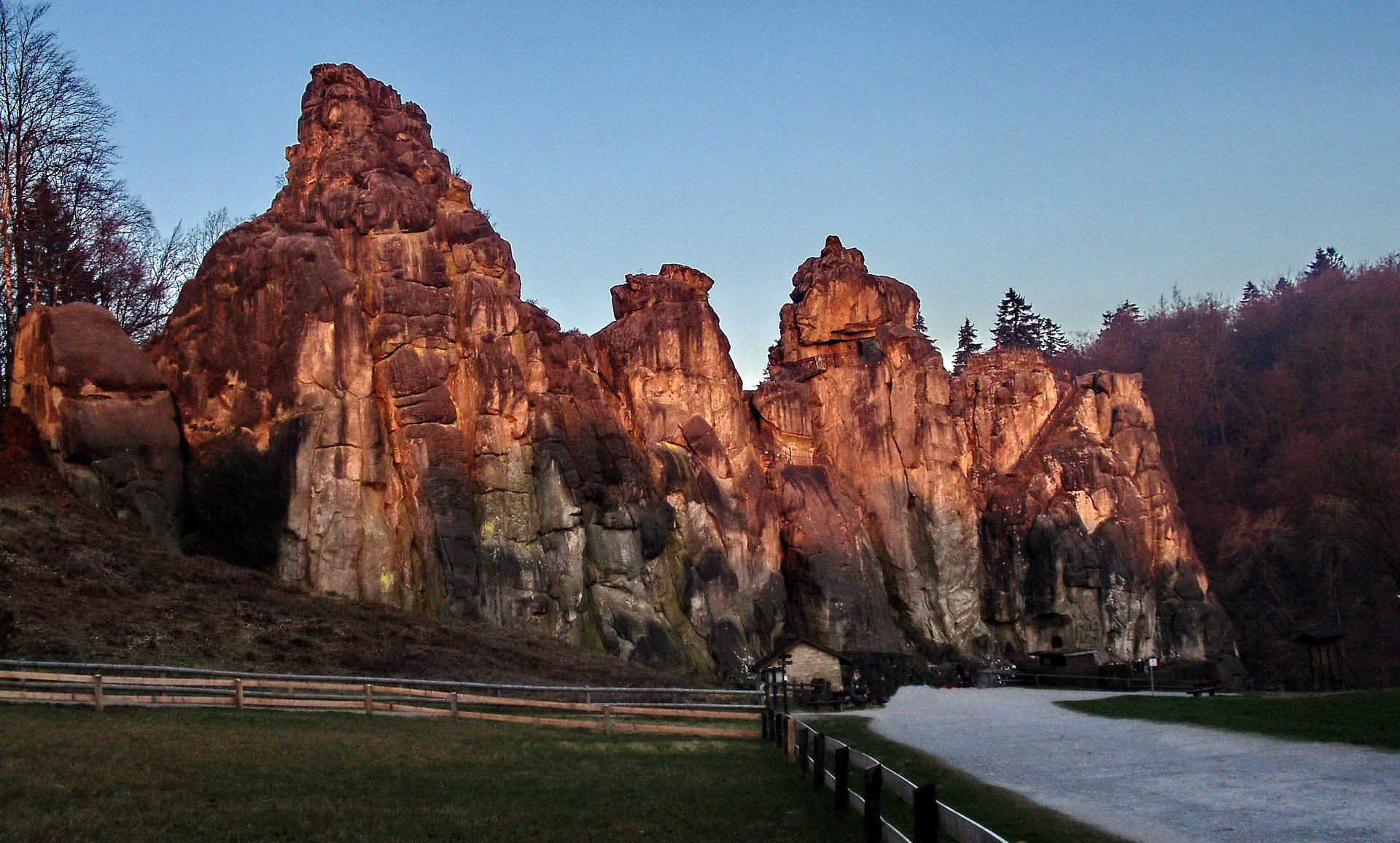Externsteine, Sonnenaufgang, Hermannsweg | © Uwe Drath